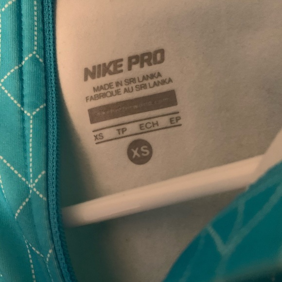 Nike Pull Over Jacket - Picture 2 of 2